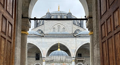 Valide-i Cedid Cami Külliyesi