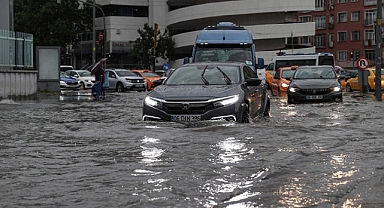 Ankara Sağanaktan Göle Döndü: Alt Geçitler ve Caddeler Su Altında Kaldı!