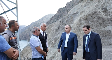 Artvin'de Heyelan Nedeniyle Kapanan Havuzlu Köyü Yolu Yeniden Açıldı