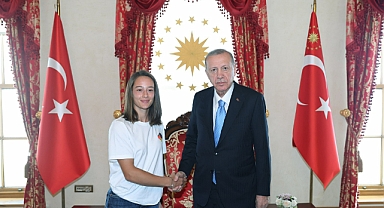 Cumhurbaşkanı Erdoğan, Milli Tenisçi Zeynep Sönmez’i Kabul Etti