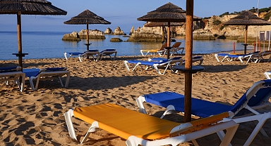 Emeklilere Müjde! Halk Plajında Şemsiye ve Şezlong Ücretsiz