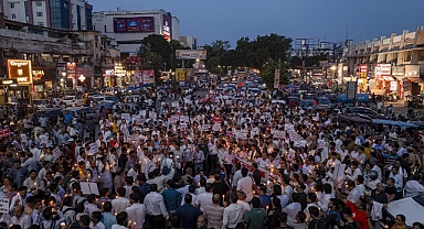 Hindistan'da Sağlık Çalışanlarından Tepki: Tecavüze Uğrayan Stajyer Doktorun Ölümü Grevle Sonuçlandı