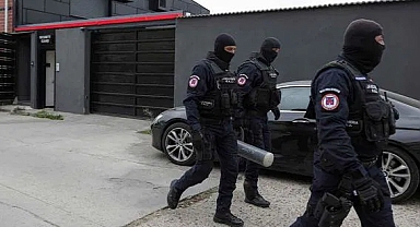 İnsan Kaçakçılığı İle Suçlanan Andrew Tate'in Evine Polis Baskını 