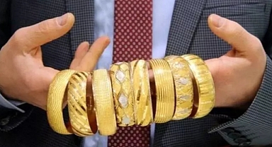 İzmir’in Çiğli İlçesinde Çöpte 500 Bin TL Bulundu Sahibine Teslim Edildi