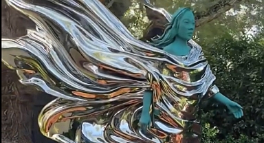 Mark Zuckerberg, Evinin Bahçesine Eşi Priscilla Chan'in Heykelini Yaptırdı