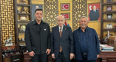 Mesut Özil'den Devlet Bahçeli'ye Ziyaret