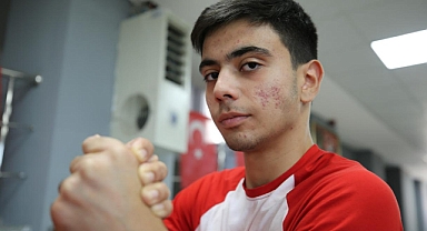 Milli Bilek Güreşçi Ahmet Efe Kendirci'den İki Büyük Başarı: Avrupa ve Dünya Şampiyonu!