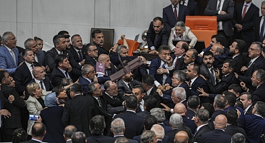 TBMM'de Can Atalay Kararı Üzerine Yumruklu Saldırı: 2 Milletvekili Yaralandı