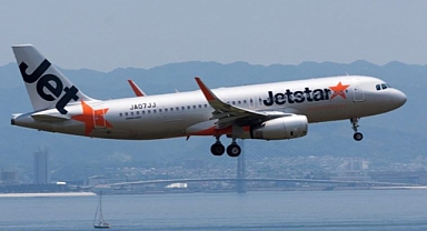 Uçakta Şok Edici Olay: Yolcu Acil Çıkış Kapısını Açıp Atladı