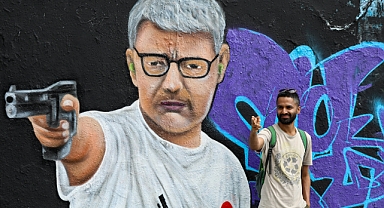 Yusuf Dikeç'in İkonik Pozu, Berlin Mauer Park'ta Grafitiye Dönüştü