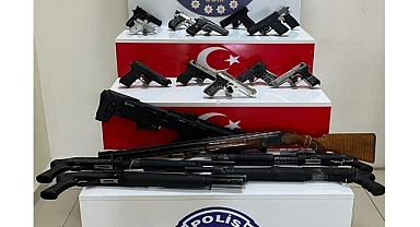 Adana Sarıçam’da Operasyon: Çok Sayıda Silah ve Uyuşturucu Ele Geçirildi