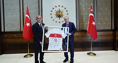 Cumhurbaşkanı Erdoğan, TFF Başkanı İbrahim Hacıosmanoğlu ve Yönetimini Kabul Etti: 