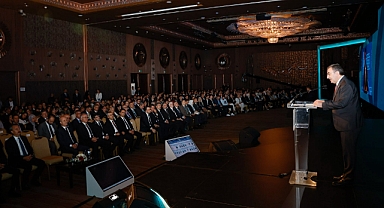 Cumhurbaşkanı Yardımcısı Cevdet Yılmaz, Savunma Sanayi Yetenek Yönetimi Zirvesi'nde Stratejik İnsan Kaynağının Önemini Vurguladı