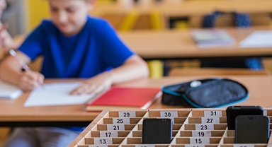 İtalya'nın Sosyal Medya Kısıtlamaları: Hikikomori Sendromuyla Mücadele Stratejileri