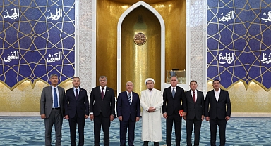 Milli Savunma Bakanı Yaşar Güler, Kazakistan'da Astana Merkez Camii'ni Ziyaret Etti