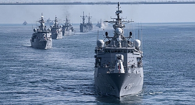 Milli Savunma Bakanı Yaşar Güler, Türk Deniz Kuvvetleri Günü'nde Oramiral Ercüment Tatlıoğlu ve Beraberindeki Personeli Kabul Etti