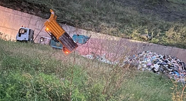 Yol Kenarına Çöp Döken Belediye Cezadan Kaçamadı