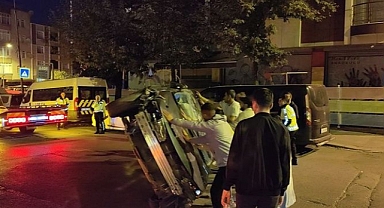 Gaziosmanpaşa'da Kontrolden Çıkan Otomobil Park Halindeki 6 Araca Çarptı: 1 Yaralı