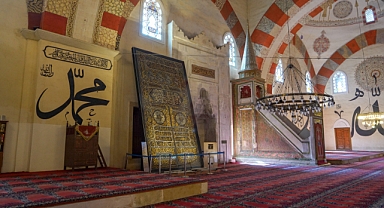 Edirne’de altın işlemeli Kabe örtüsü sergilenmeye başladı