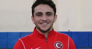 Milli güreşçi Ahmet Duman dünya ikincisi oldu