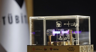 Uzayda mektup yazdığı kalemi Cumhurbaşkanı Erdoğan'a hediye etti