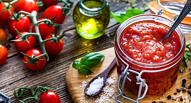 Küflü salçaya dikkat, asla yemeyin!