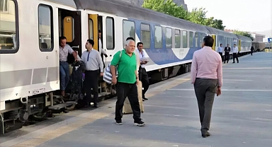 Tahran-Van yolcu treni seferlerine yeniden başlıyor
