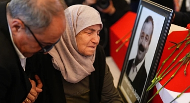 Önder'in annesi, oğlunun tabutuna sarılarak son yolculuğuna uğurladı