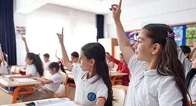 Okullarda tek tip kıyafete dönüş: Yeni formanın detayları açıklandı