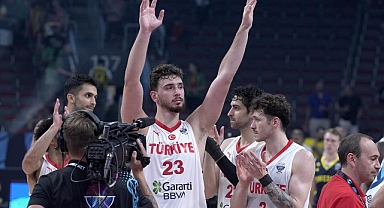 '12 Dev Adam' yarı final için parkede!