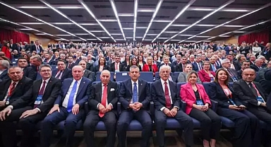 CHP’de Kurultayı’nda Özgür Özel yeniden genel başkan seçildi