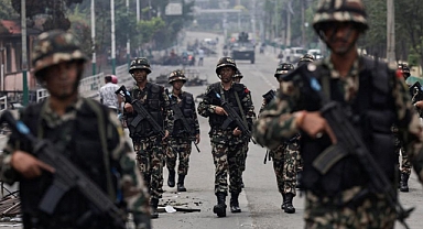 Nepal krizde: Halk sokakta, ordu yönetimde