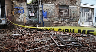 Sındırgı’da 6.1 büyüklüğünde deprem meydana geldi, yıkımlar ortaya çıktı