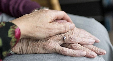 Yaşlılık dönemi için “bakım sigortası” gündemde: Nüfus hızla yaşlanıyor