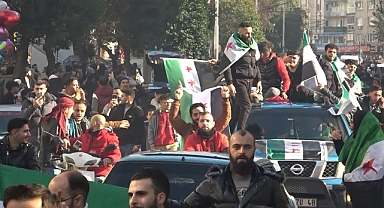 Suriye’de Aleviler federasyon talebiyle sokaklara çıktı