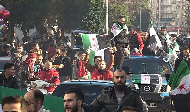 Suriye’de Aleviler federasyon talebiyle sokaklara çıktı