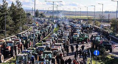 Yunanistanda çiftçiler ablukaya aldı, protestolar büyüyor! 
