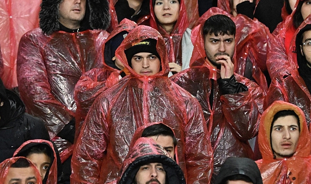 Dursun Özbek’ten taraftara yağmurluk özrü: “Galatasaray’a yakışmadı”