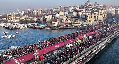 İstanbul’da Filistin için on binler Galata Köprüsü’ne yürüdü