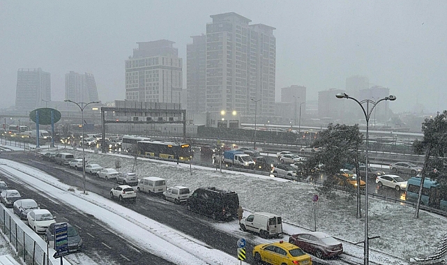 İstanbul’da kar nedeniyle okullar tatil edildi