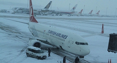 Olumsuz hava koşulları uçuşları vurdu THY ve AJet’ten iptal kararı