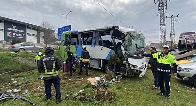Samsun’da öğrenci taşıyan midibüs devrildi: 11 yaralı