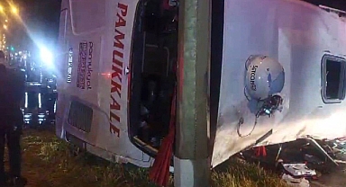 Bandırma'da facia: Yolcu otobüsü devrildi, 3 kişi hayatını kaybetti