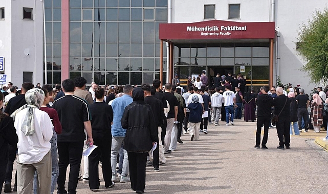Milyonlarca adayın yarıştığı YKS maratonu başladı